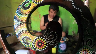 Melihat Pembuatan Souvenir dari Kayu yang Tembus Mancanegara