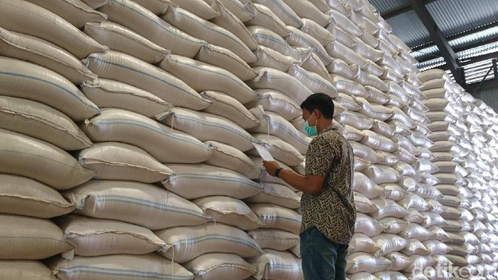 Bulog Tulungagung Badan Urusan Logistik (Bulog) Cabang Tulungagung memastikan, stok cadangan beras untuk wilayah Tulungagung, Blitar dan Trenggalek masih aman. Setidaknya untuk kebutuhan hingga tujuh bulan ke depan.