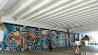Terowongan Kendal, lokasinya bersisian dengan stasiun Sudirman. Terdapat mural yang kece banget nih buat foto-foto. (Michelle Natasya/detikcom)