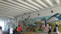 Terowongan Jalan Kendal merupakan jalur pedestrian sekaligus tempat yang nyaman untuk berolahraga. Tidak hanya nyaman, terowongan ini juga dilengkapi dengan mural artistik yang instagrammable. (Foto: Michelle Natasya/detikHealth)