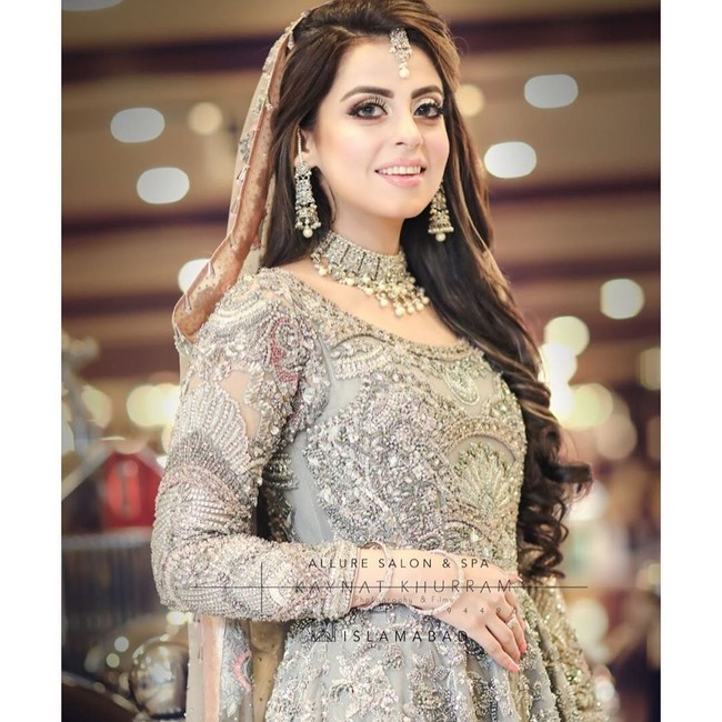 Warda lalu meminta Yashma untuk mencoba kembali memiliki keyakinan. Warda menyuruhnya untuk menjalankan ibadah saat Ramadan. Dia harus salat lima kali sehari dan puasa selama satu bulan penuh. Semua itu harus dilakukannya dengan sepenuh hati. Foto: Instagram @yashmagillofficial