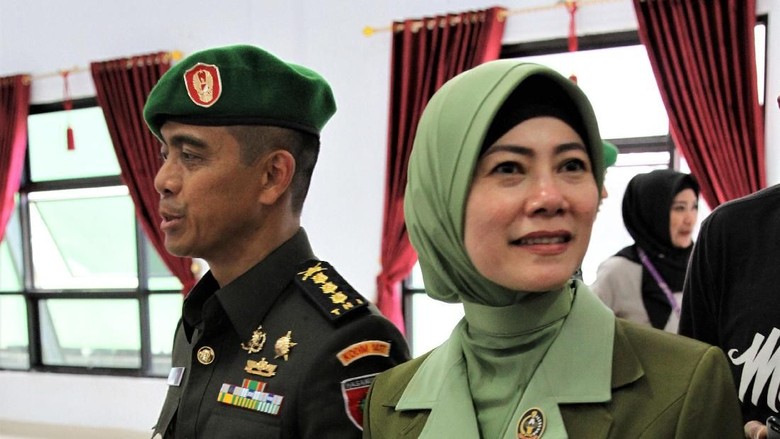 Perlawanan Istri Eks Dandim Kendari Usai Nyiyiri Wiranto Perlawanan Istri Eks Dandim Kendari Usai Nyiyiri Wiranto