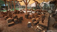 Situs Candi Bojongmenje berada di kawasan Rancaekek, Kabupaten Bandung, Jawa Barat. Candi ini ditemukan pada tahun 2002 silam.