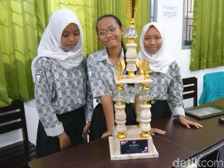 Tiga Siswi SMK di Tulungagung Juarai Kompetisi Animasi Nasional Tiga Siswi SMK di Tulungagung Juarai Kompetisi Animasi Nasional