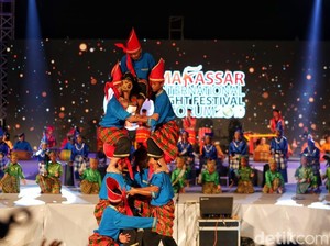 Meriahnya Pembukaan Festival F8 Makassar