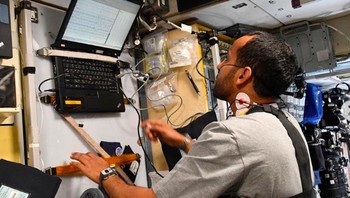 Kesibukana Hazza kala di ISS. Dia berperan sebagai partisipan atau astronot tamu. Foto: Instagram