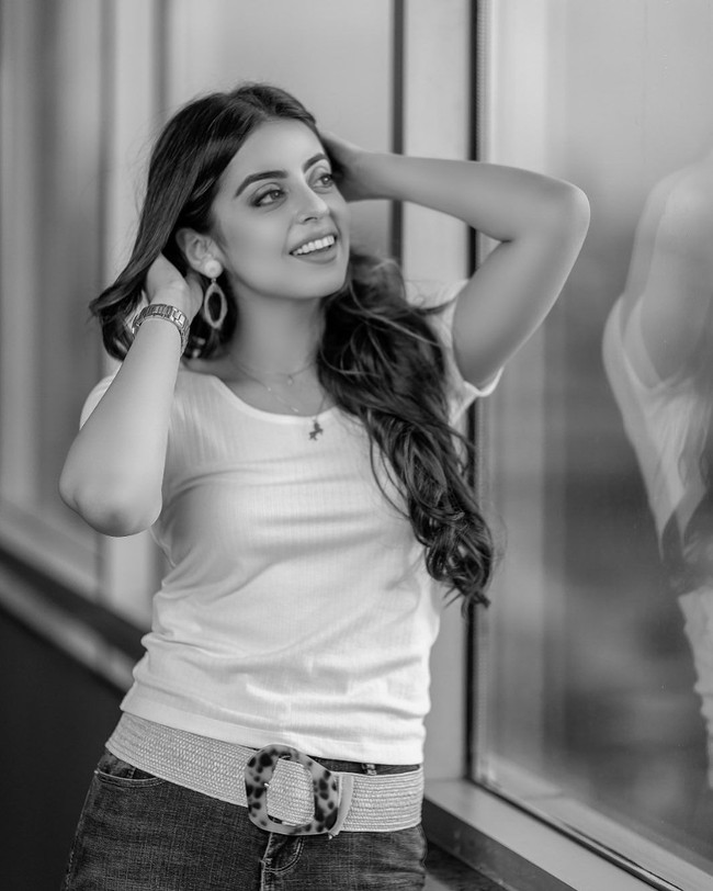 Setelah melakukan semuanya dan memberikan seluruh jiwaku, saat Ramadan berakhir, aku bilang ke Warda bahwa aku sudah memberikan 100% tapi kenapa aku tidak mendapatkan petunjuk apapun, ucap wanita kelahiran 20 November 1989 itu. Foto: Instagram @yashmagillofficial