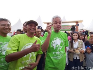 Gubernur Ganjar Ingin Pesan Mobil Esemka Khusus Angkutan Sampah