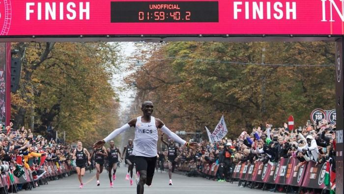 Pelari Kenya Eliud Kipchoge memecahkan rekor dunia maraton. (Foto: Alex Halada / AFP) Pelari Kenya Eliud Kipchoge memecahkan rekor dunia maraton. (Foto: Alex Halada / AFP)
