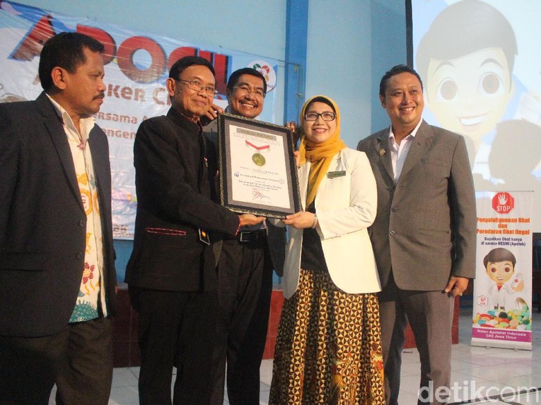 Ikatan Apoteker Indonesia Pecahkan Rekor MURI Ikatan Apoteker Indonesia Pecahkan Rekor MURI