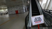 Jalur LRT Cawang-Cibubur ini mengadopsi konstruksi jalur layang dan membentang di sisi jalan tol Jagorawi.
