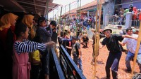 Suka cita para warga terasa ketika kegiatan selesai, mereka saling merangkul dan mengucapkan rasa syukur dan terima kasih atas suksesnya acara ini.