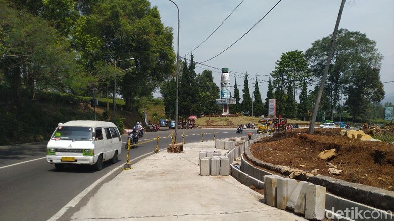 Jelang Penerapan Sistem 2-1 di Puncak, Sebagian Ruas Jalan Diperlebar Jelang Penerapan Sistem 2-1 di Puncak, Sebagian Ruas Jalan Diperlebar