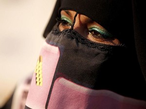 Crosshijaber, Ini 5 Fakta Pria Berhijab Syari dan Masuk Masjid