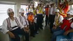Momen Luhut dan Budi Karya Cek Pengangkatan Kereta LRT Jabodebek