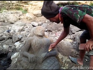 Air Surut, Batuan Sungai Dipahat Jadi Patung