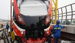 Akhirnya! Kereta LRT Terakhir Sudah Diangkut ke Lintasan