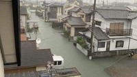 Pada Minggu (13/10) kemarin, heboh di sosial media perihal banjir di Jepang dampak Topan Hagibis. Yang bikin netizen salah fokus, adalah airnya yang bersih! (@KFMXmGcnE6PaHv4/Twitter)