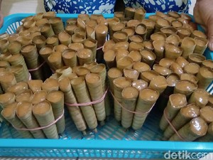 Cara Unik Pembuatan Clorot, Jajan Pasar yang Legit Enak