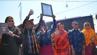 Parade pakaian adat atau Festival Rimpu yang diselenggarakan Pemkot Bima, berhasil memecahkan rekor dunia dengan kategori peserta terbanyak. Total ada 20.165 peserta yang ikut acara ini. (dok. Humas Kota Bima)