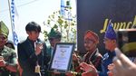 Foto: Rimpu, Pakaian Adat Bima yang Pecahkan Rekor Dunia