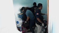 NAS disebut masih terkait dengan Abu Zee yang merupakan pimpinan kelompok JAD Bekasi. NAS disebut Candra juga telah berbaiat kepada pemimpin ISIS, Abu Bakr Al Baghdadi, bersama kelompok Abu Zee.