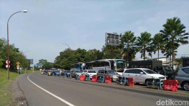 Sistem 2-1 Akan Gantikan Buka-Tutup Jalur di Puncak, Apa Kata Pengendara?