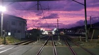 The sky color is beautiful, but very dangerous. please take care and stay safe everyone in japan, begitu tweet pada kicauan ini (Twitter)