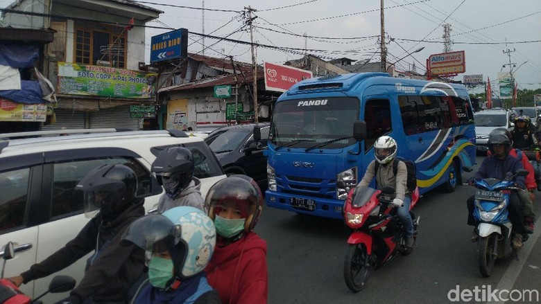 Begini Kondisi Macet di Puncak Saat Diberlakukan Buka-Tutup Begini Kondisi Macet di Puncak Saat Diberlakukan Buka-Tutup