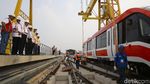 Momen Luhut dan Budi Karya Cek Pengangkatan Kereta LRT Jabodebek