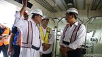 Momen Luhut dan Budi Karya Cek Pengangkatan Kereta LRT Jabodebek