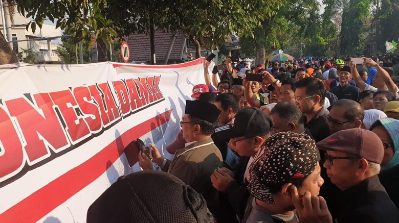 Ribuan Warga Jombang Deklarasi Damai Sambut Pelantikan Jokowi Ribuan Warga Jombang Deklarasi Damai Sambut Pelantikan Jokowi