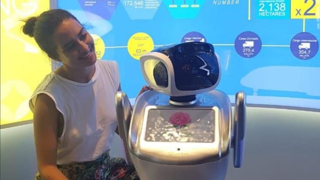 Tukang Pel Hingga Customer Service Bandara Soetta Digantikan Robot