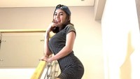 Beberapa di antara mereka pun membandingkan dirinya dengan sosok Vanessa Angel. Dok. Instagram/angelalee87