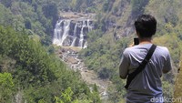 Curug Malela punya lebar 55 meter dan tinggi 60 meter. Kemegahannya pun terlihat jelas dari jarak 2 kilometer (Yudha Maulana/detikcom)