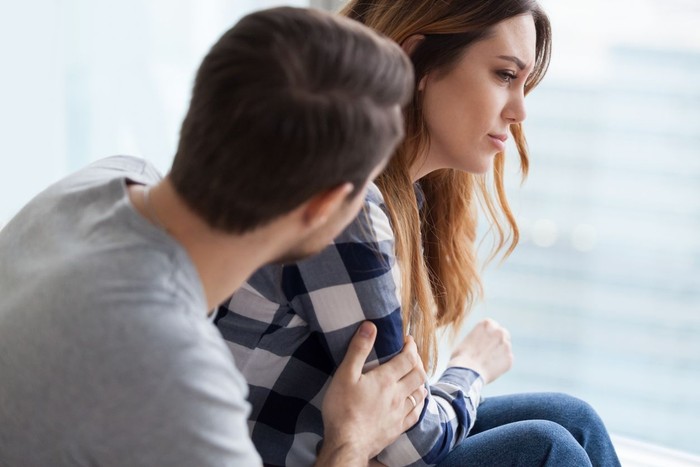 zodiak Loving husband comfort upset offended wife, caressing and hugging her from behind, caring man make peace and reconcile with lover, show support, couple in fight overcome family problems together