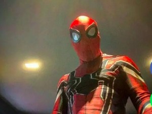 Tom Hardy Pakai Kostum Spider-Man, Peter Parker Pasti Hadir di Venom 2?