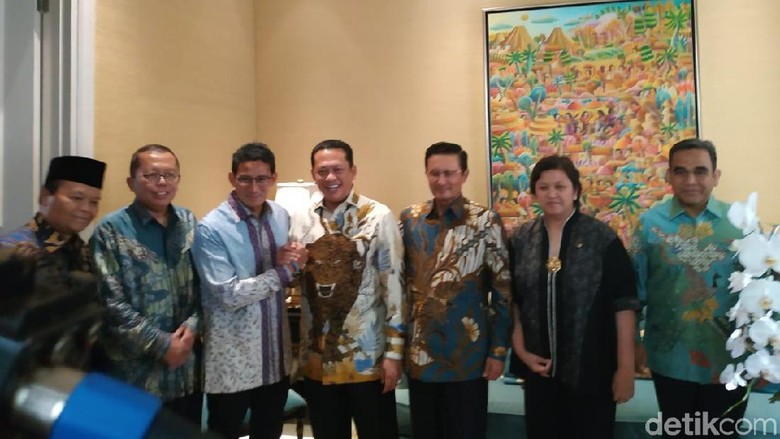 Pimpinan MPR Temui Sandiaga Undang ke Pelantikan Jokowi Pimpinan MPR Temui Sandiaga Undang ke Pelantikan Jokowi
