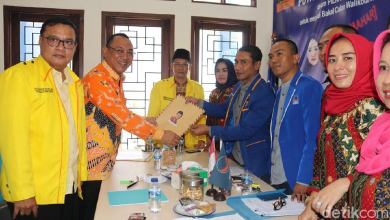 Ini Nama-nama Bakal Cawalkot Cilegon yang Ambil Formulir Lewat NasDem-PAN Ini Nama-nama Bakal Cawalkot Cilegon yang Ambil Formulir Lewat NasDem-PAN