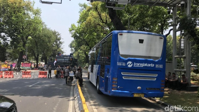 Jalan Medan Merdeka Barat Ditutup, TransJakarta Masih Bisa Melintas Jalan Medan Merdeka Barat Ditutup, TransJakarta Masih Bisa Melintas