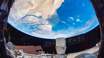 Dalam program Angkasawan kerja sama Malaysia dan Rusia, Shukor terbang ke International Space Station dengan kapsul Soyuz TMA-11 pada 10 Oktober 2007 dan kembali pada 21 Oktober. Ini salah satu foto yang dijepretnya kala itu. Foto: Instagram
