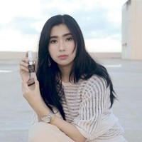 Malangnya, artis teater ini harus menanggung rasa malu dan sedih karena baru mengetahui jika calon suaminya ini telah memiliki dua istri dan anak yang baru lahir. Sejak makin dekat macam-macam saja masalah, jadi aku memutuskan untuk istikharah dan ya, Allah mempunyai rencana terbaik untukku, tulis Ellika. Foto: Instagram