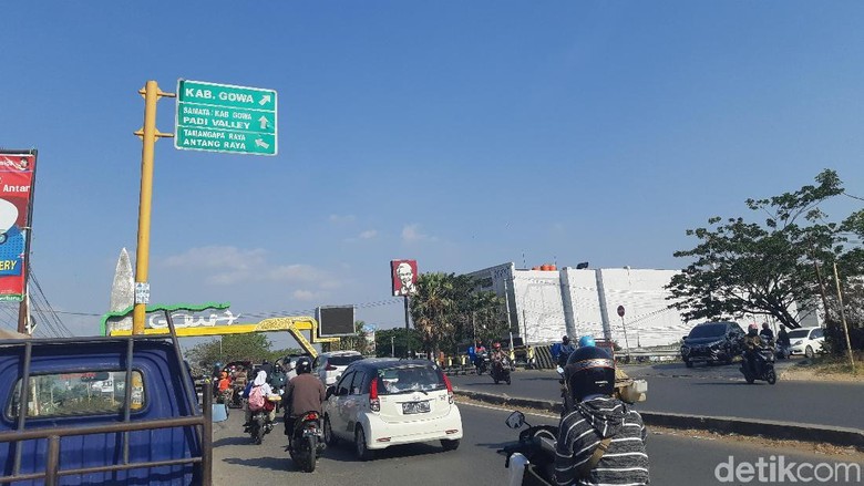 Gubernur Sulsel Soroti Minimnya Rambu Petunjuk Jalan yang Bisa Bikin Bingung Gubernur Sulsel Soroti Minimnya Rambu Petunjuk Jalan yang Bisa Bikin Bingung