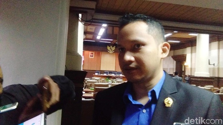 Hanum Rais Bolos Rapat Paripurna DPRD DIY, Adik: Anaknya Sakit Hanum Rais Bolos Rapat Paripurna DPRD DIY, Adik: Anaknya Sakit