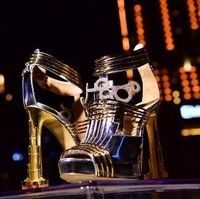 Bukan tidak mungkin jika sepatu tersebut bisa memecahkan rekor Guinness World Record.  Pasalnya, sepatu termahal yang ada di Guinness World Record saat ini bernilai US$ 15 juta atau Rp 211 juta. (Foto: GIUSEPPE CACACE / AFP)