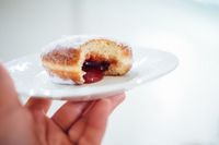 Bukan Selai Buah, Ternyata Bakery Pakai Bahan Ini Untuk Isi Donat
