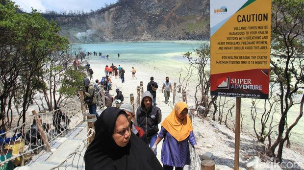 Pengelola Kawah Putih Pasang Spanduk 'Dilarang Menyalakan Api'