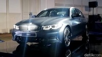 Sebagai legenda sedan sport, BMW Seri 3 telah terjual lebih dari 15 juta unit di seluruh dunia dan menjadi detak jantung brand BMW.