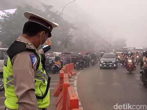 Trip.com bagi-bagi Masker untuk Hadapi Kabut Asap