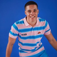 Kaine Buffonge memasuki dunia fashion dengan wajah uniknya yang dipenuhi freckles atau bintik kecokelatan. Meski awalnya sulit, Kaine kini sudah meraih kesuksesan. Awalnya Kaine mengaku sangat tidak percaya diri untuk dipotret dengan wajahnya yang penuh freckles itu. Namun ternyata sekarang wajah uniknya membawa berkah rezeki untuknya. Foto: Dok. Instagram